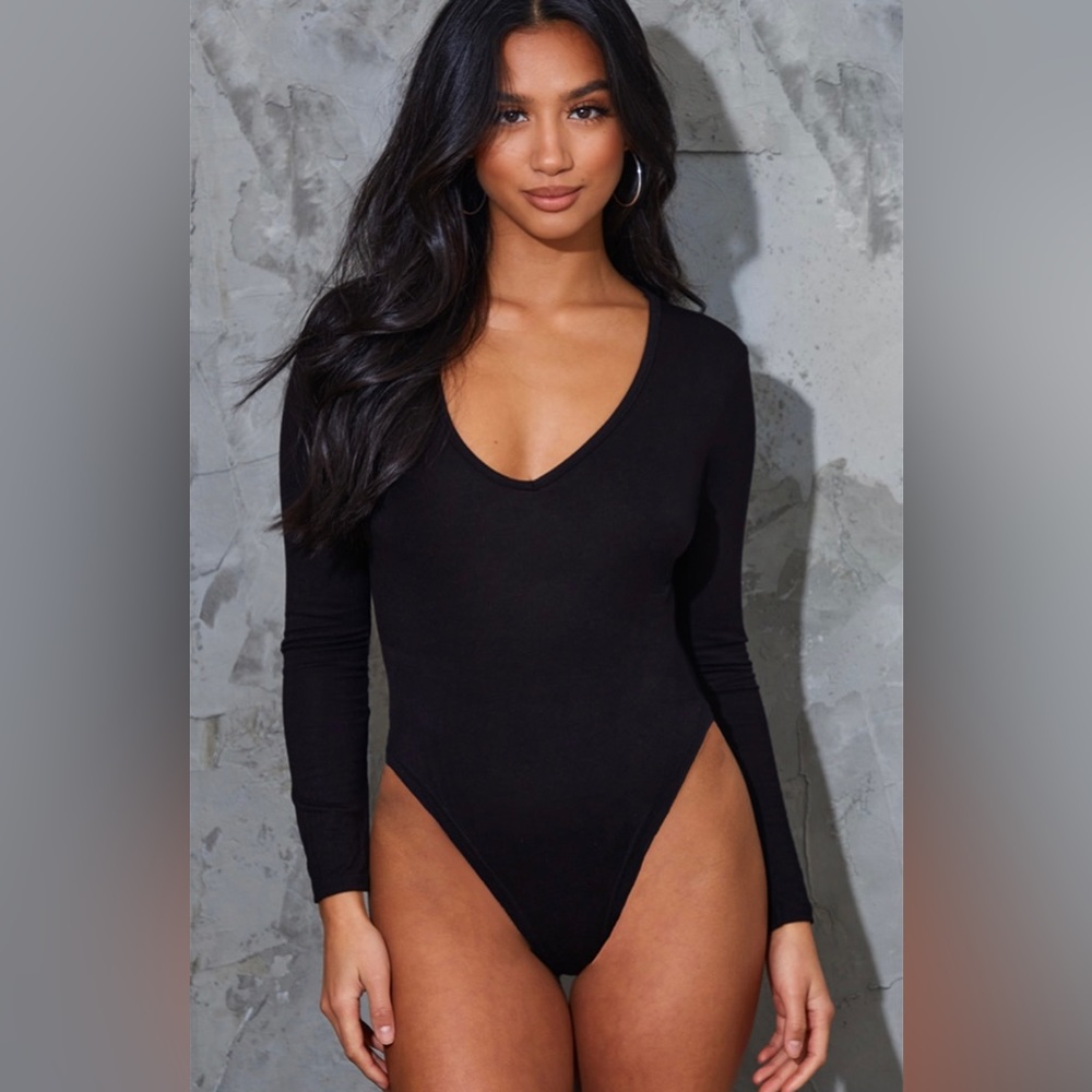 PRETTY LITTLE THING BASIC BLACK V-NECK BODYSUIT